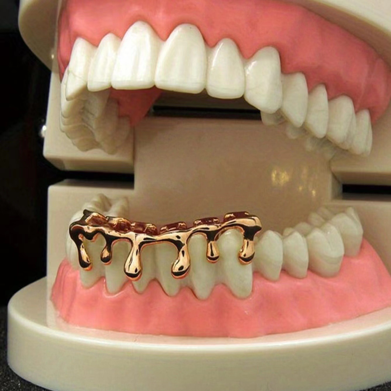 Body Jewelry Gold Plated - Die wassertropfenförmigen, unteren Zähne Hip-Hop-Zahnornamente mit